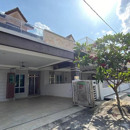Simfoni Families Suite Kuah Esterno foto
