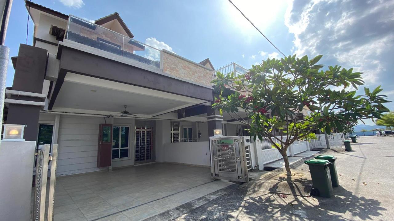 Simfoni Families Suite Kuah Esterno foto